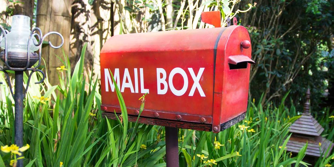 roter amerikanischer Mailbox Briefkasten
